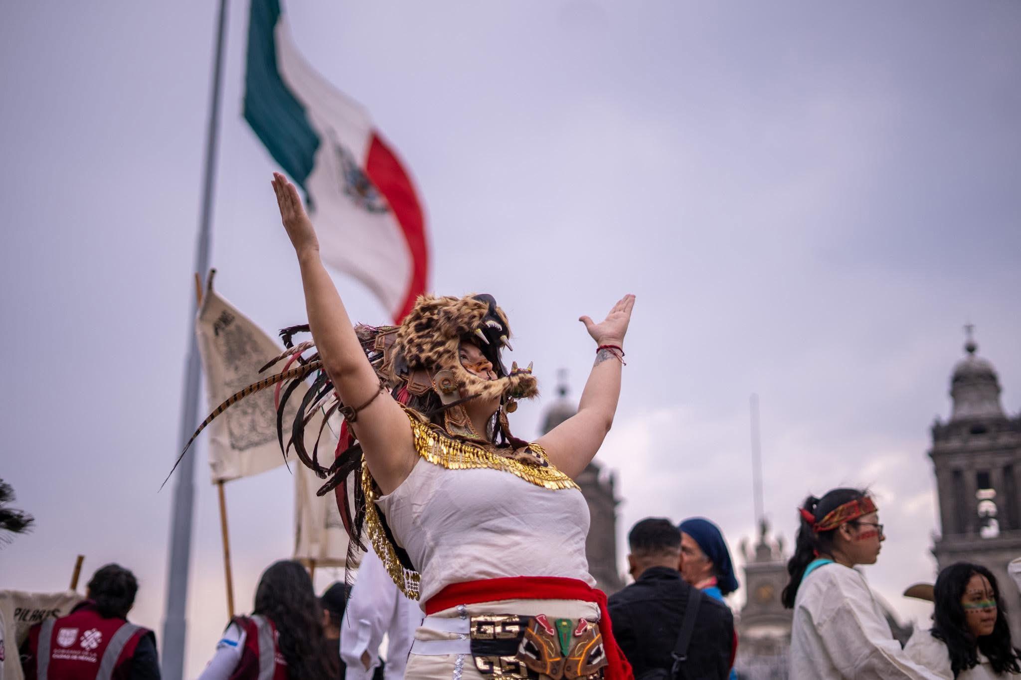 Más de 3,500 personas reviven la Migración Mexica rumbo al Zócalo capitalino
