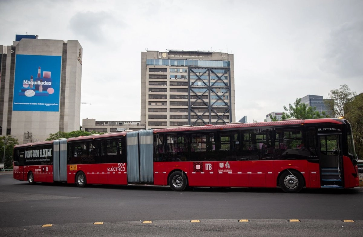 Metrobús amplía horario de servicio en la Línea 2: operará hasta la 1 a.m. los viernes y sábados