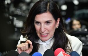 Kenia López Rabadán acusa que periodo extraordinario busca concentrar más poder político