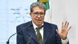 Monreal busca frenar engaños digitales en créditos y suscripciones financieras